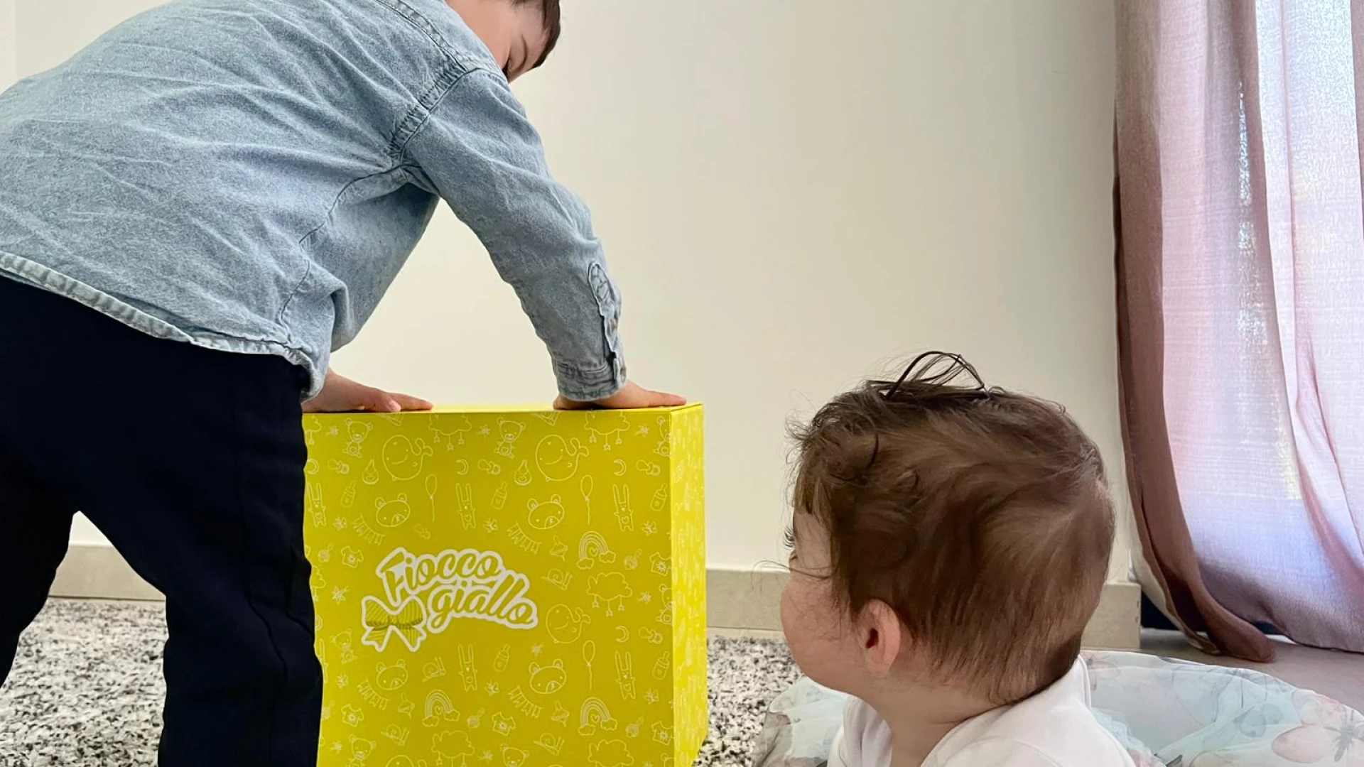 Poste Italiane: la testimonianza di Elisa, tra il lavoro da consulente e quello di mamma a tempo pieno.